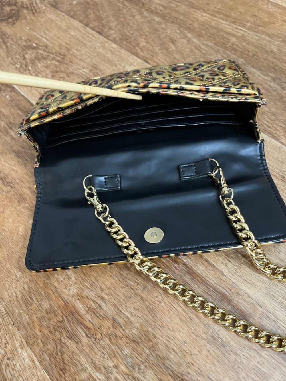 JACOBS by Marc Jacobs Leopard Clutch with Gold Chain - Picture 6 of 7